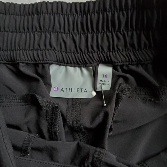 Athleta shorts size 10 front zip pockets - Picture 4 of 4
